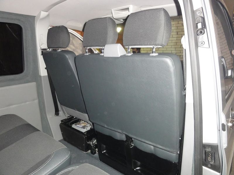Авточохли (кожзам та тканина, Premium) Повний салон та передні (2 та 1) для Volkswagen T5 Caravelle 2004-2010 років 17291 фото
