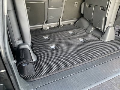 Килимок багажника 2 шт (EVA, 7 місць, чорний) для Toyota Land Cruiser 200 74713 фото