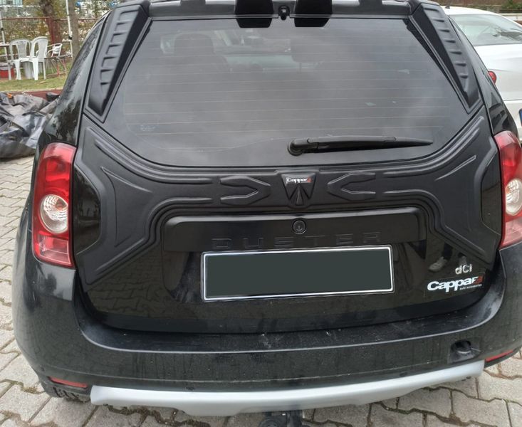 Пластикова накладка на кришку багажника для Dacia Duster 2008-2018 рр 118293 фото