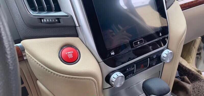 Кнопка TRD (дизайн 2018) для Toyota Land Cruiser 200 67538 фото
