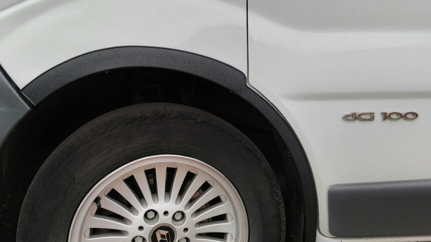 Накладки на колісні арки (4 шт, чорні) 2001-2007, чорний метал, передні -2023 задні для Renault Trafic рр 27520 фото